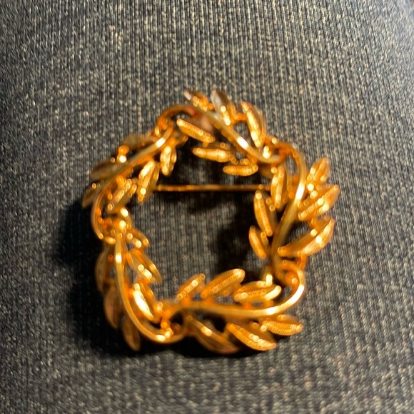 Vintage Napier Gold Tone Circle Pin - Picture 1 of 3